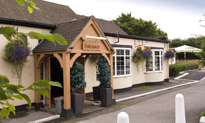 Earlswood Hotel | Premier Inn Solihull South - M42
