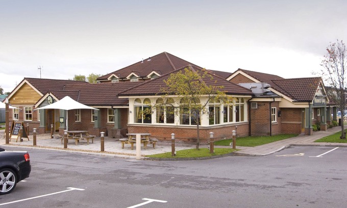 Warrington Hotel | Premier Inn Warrington - A49/M62 J9