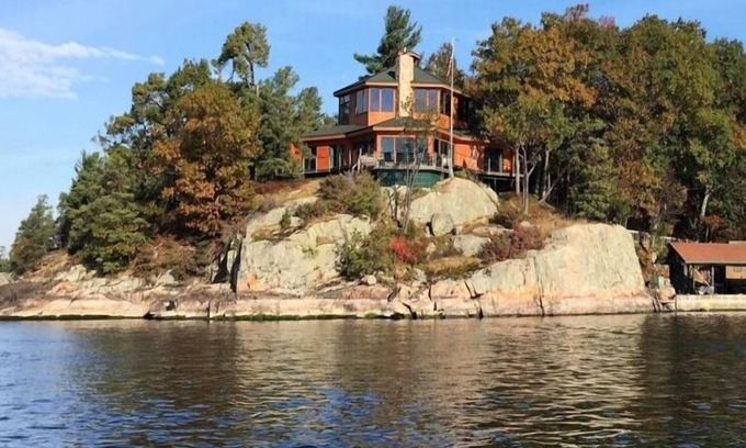 Frontenac House | Premier Island Retreat-Private-Spacious-Great Fishing-Channel-side: The best!