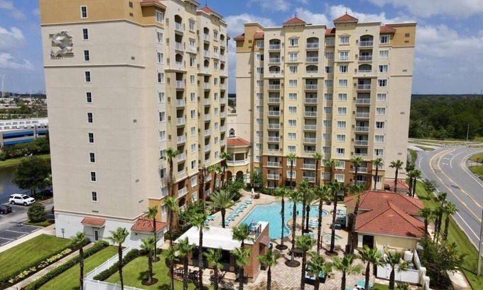 Florida Center Resort | Premier Resort Condos Near Universal