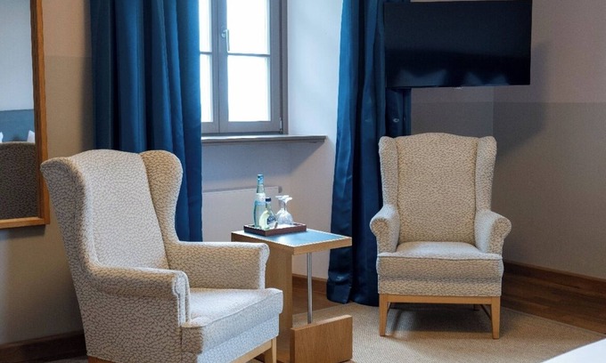 Volkach Apartment | Premium double room (25 - 31sqm) with luxurious box-spring bed and coffee bar