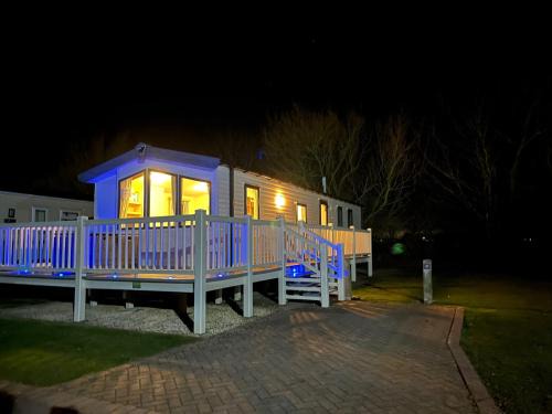 Mablethorpe Ski Chalet | Premium location - Sleeps 6 - Caravan on The Lakes