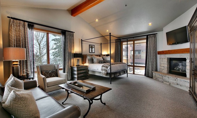 Deer Valley Apartment | Premium Luxury Two Bedroom Suite with Mountain Views 2 Apartment Hotel by RedAwning