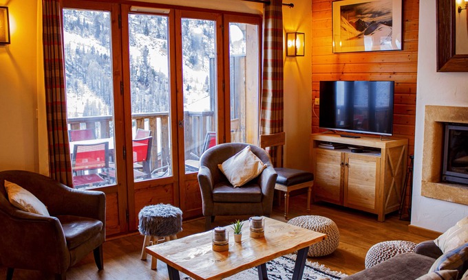 Isola Ski Chalet | Premium mountain chalet, sleeps 10, Internet, Private garage