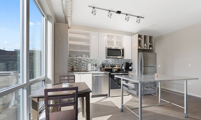 Crossroads Arts District Condo | Premium Quality Residence with Impressive Insta-Worthy Features 360