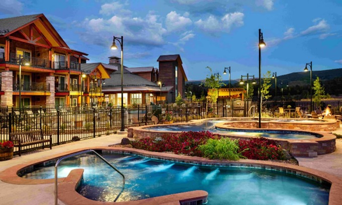 The Highlands House | Premium Skiing Winter Escape! Upscale Villa Resort