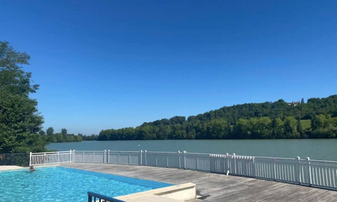 Marciac House | Pretty cottage on the shores of Lake Marciac