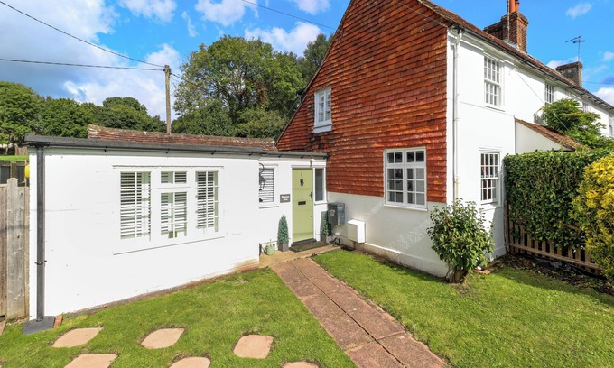 Hailsham Cottage | Pretty Cottage, Quirky Features, Modern Comforts and Lovely Country Setting