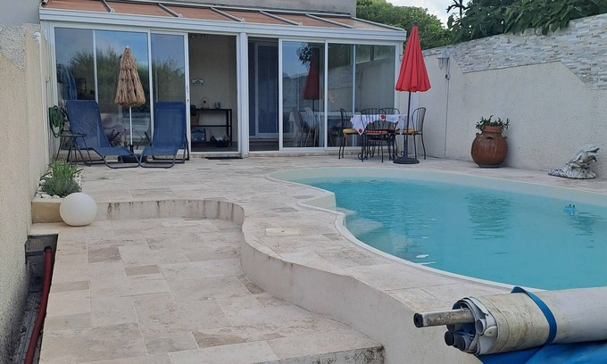 Vedene House | Pretty little house near Avignon FOR 2 PEOPLE with private pool