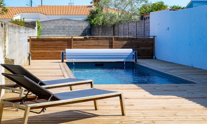 Les Sables d'Olonne Ski Chalet | Pretty renovated house close to amenities Les Sables sleeps 9