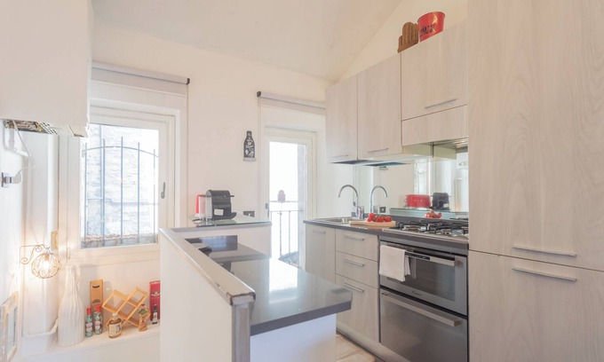 Carate Urio Apartment | Pretty Studio in Old Town by Rent all Como