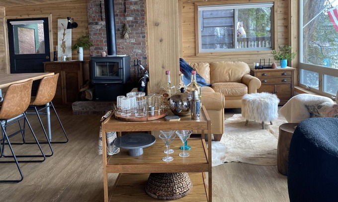 Coolin Cabin | Priest Lake waterfront cabin May and Jun 2023 special lower price