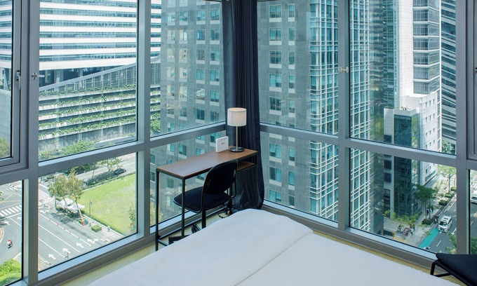 Bonifacio Global City Apartment | Prime Avant