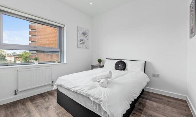 Fairfield Apartment | Prime Location 2BR flat 15 Min London Bridge DP292