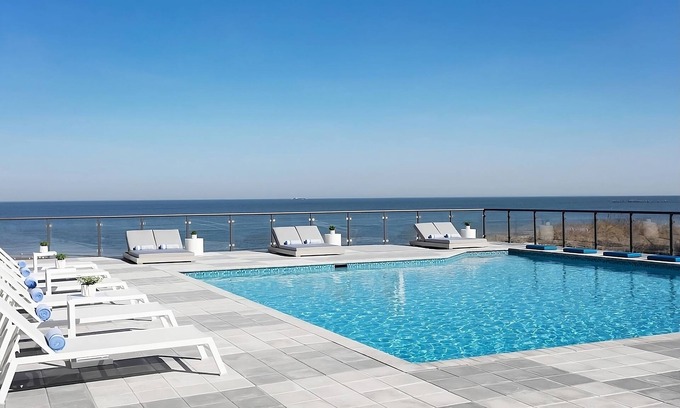 Northeast Virginia Beach Hotel | Prime Location! 4 Relaxing Units, Pool, Minutes to Virginia Beach
