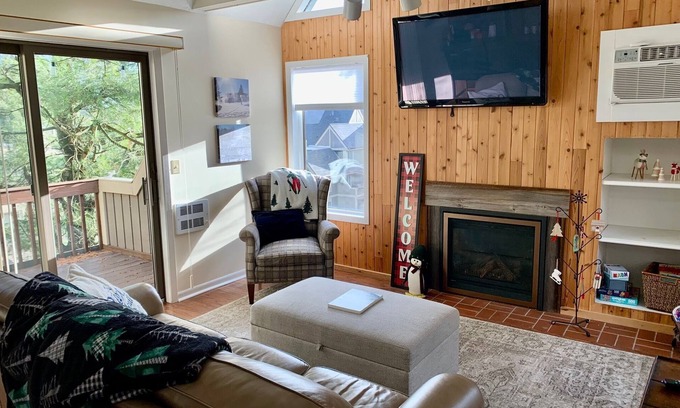 Clymer Condo | Prime Location! Next to Main Lodge, Mountain&Summer Adventures. 3Bed&3Full Bath.