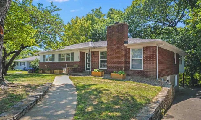 Bashford Manor House | Prime Location | Spacious 3-BR First Floor Unit!