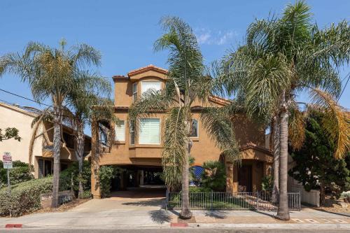 Hillcrest House | Prime Location Spacious townhome