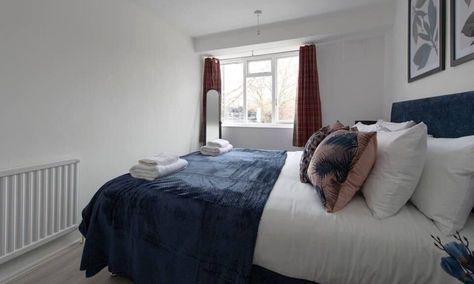 Ferndale Apartment | Prime London Location 3-Bed Flat