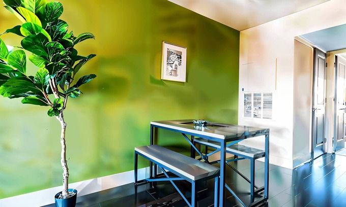 Riverside Apartment | Prime Spot | Cozy Bed, Pool + Free Parking