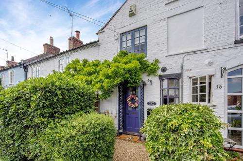 Tealby House | Primrose Cosy Cottage