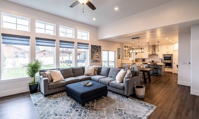 Pleasant Grove House | Pristine New*Home w/Hot Tub , 4 Bd 3.5 bth|Slps 18
