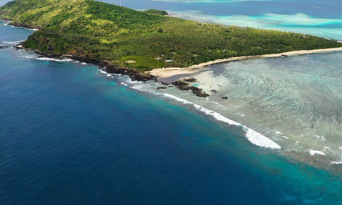 Tavewa Island House | Privacy & Seclusion - Your own Beachfront Retreat.
