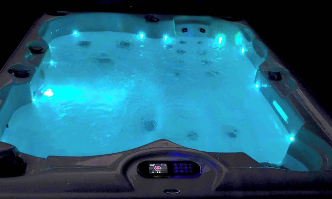 British Columbia Interior Apartment | Private 1 bed suite with hot tub and parking