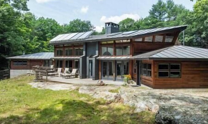 Norway House | Private 10+ Acre Sanctuary! Custom Home in Norway