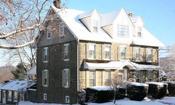 Elverson House | Private 2 bedroom, 1 bathroom suite in 19th Century House