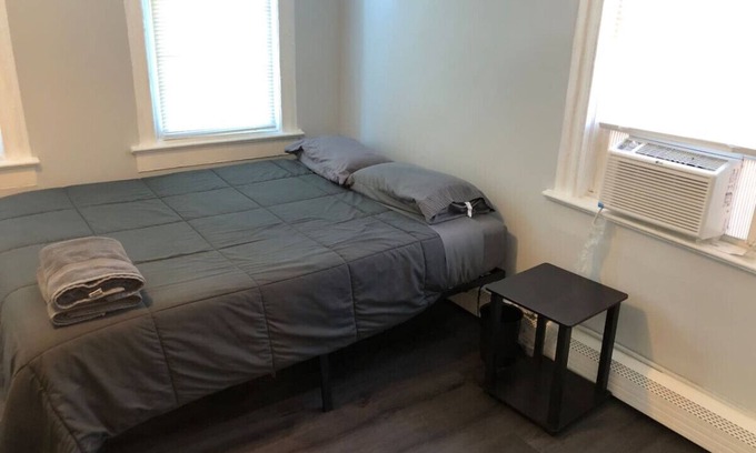 Linden Apartment | Private 2-bedroom with free parking and direct bus to NYC Manhattan only 2 blocks away