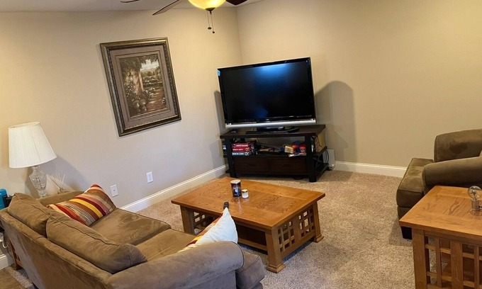 Cape Girardeau Apartment | Private 3 bedroom 2 bath luxury unit