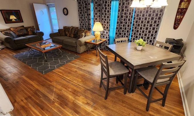 Cliftondale House | Private 3 Bedroom Getaway Near the Airport