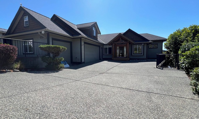 Stephenson Point Bed & Breakfast | private access independent suite near Departure Bay Ferry Terminal