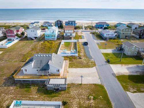 Sea Retreat House | Private and Quiet Family Retreat - Steps to the Beach