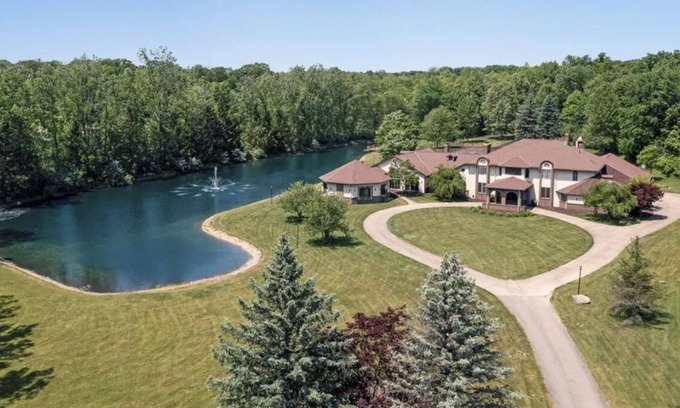 Medina House | Private and secluded Mansion in the woods