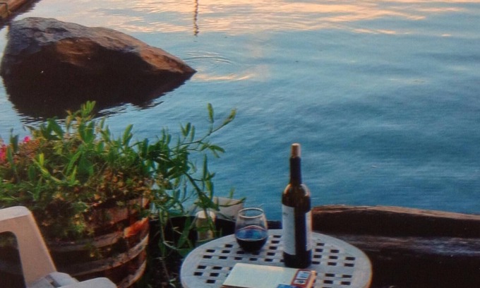 Kingston Apartment | Private beach downtown Kingston, minutes walk to Edmonds and Seattle ferries