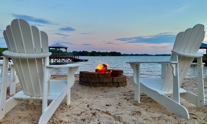 Mayhew House | Private Beach on LKN w/Wide water views! Hot tub!