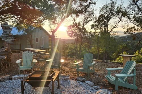 Canyon Lake House | Private Cabin with Amazing Hilltop Views of Sunrise, Sunset and Wildlife & Hot Tub