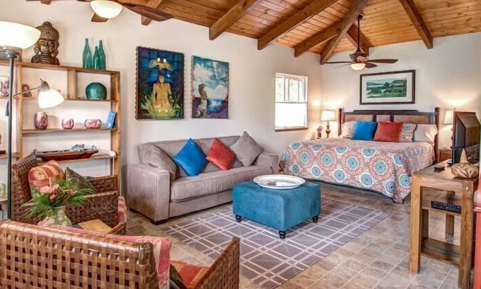 Royal Hawaiian Estates Cottage | Private Comtemporary Cottage with sauna