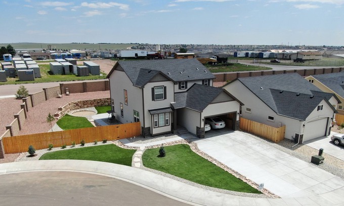 Colorado Springs House | Private Corner Lot w/Hot Tub on Cul-de-sac w/Large Backyard & Mountain Views