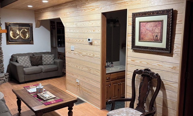 Sloans Valley Cabin | Private Cottage at Lake Cumberland Resort- a gated lakefront Community