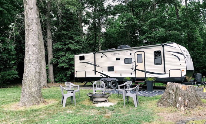 Greenwood House | Private Cozy Camper on Farm + Close to Beaches/DE Turf