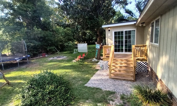 Red Hill Apartment | Private Cozy Room Getaway Golf Course View CCU, HGTC, CMC, 20 Restaurant 1 Min.