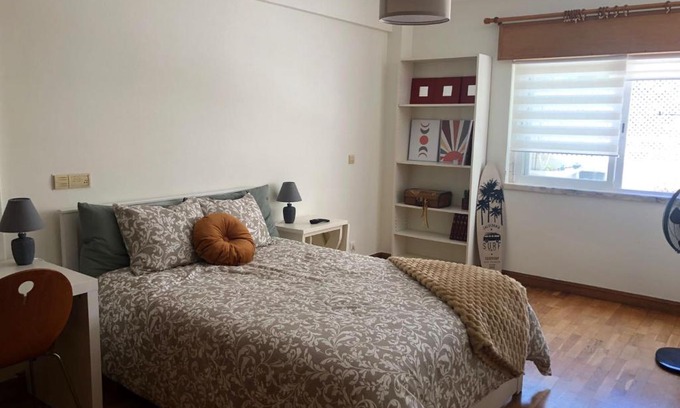 Parede House | Private Ensuite beachside