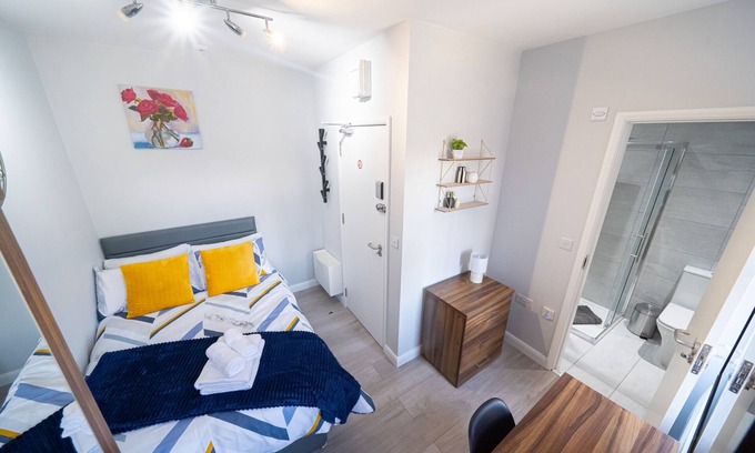 St Helens House | Private Ensuite Room Shared Kitchen St Helen C2