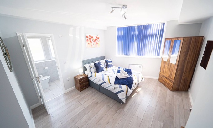 St Helens House | Private Ensuite Room Shared Kitchen St Helen A2