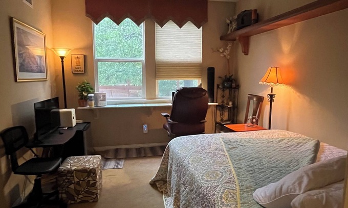 Moorpark Bed & Breakfast | PRIVATE ENTRANCE: GUEST SUITE w ENSUITE BATHROOM & KITCHENETTE; LAUNDRY ROOM use