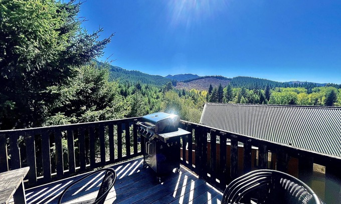 Hanmer Springs House | Private fabulous views including woodland reserve - Private Cedar Hot Tub