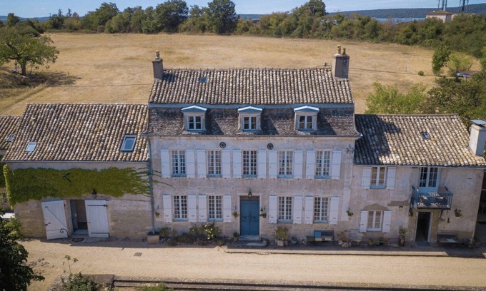 Tournus Bed & Breakfast | Private Family B&B Room "Rose"